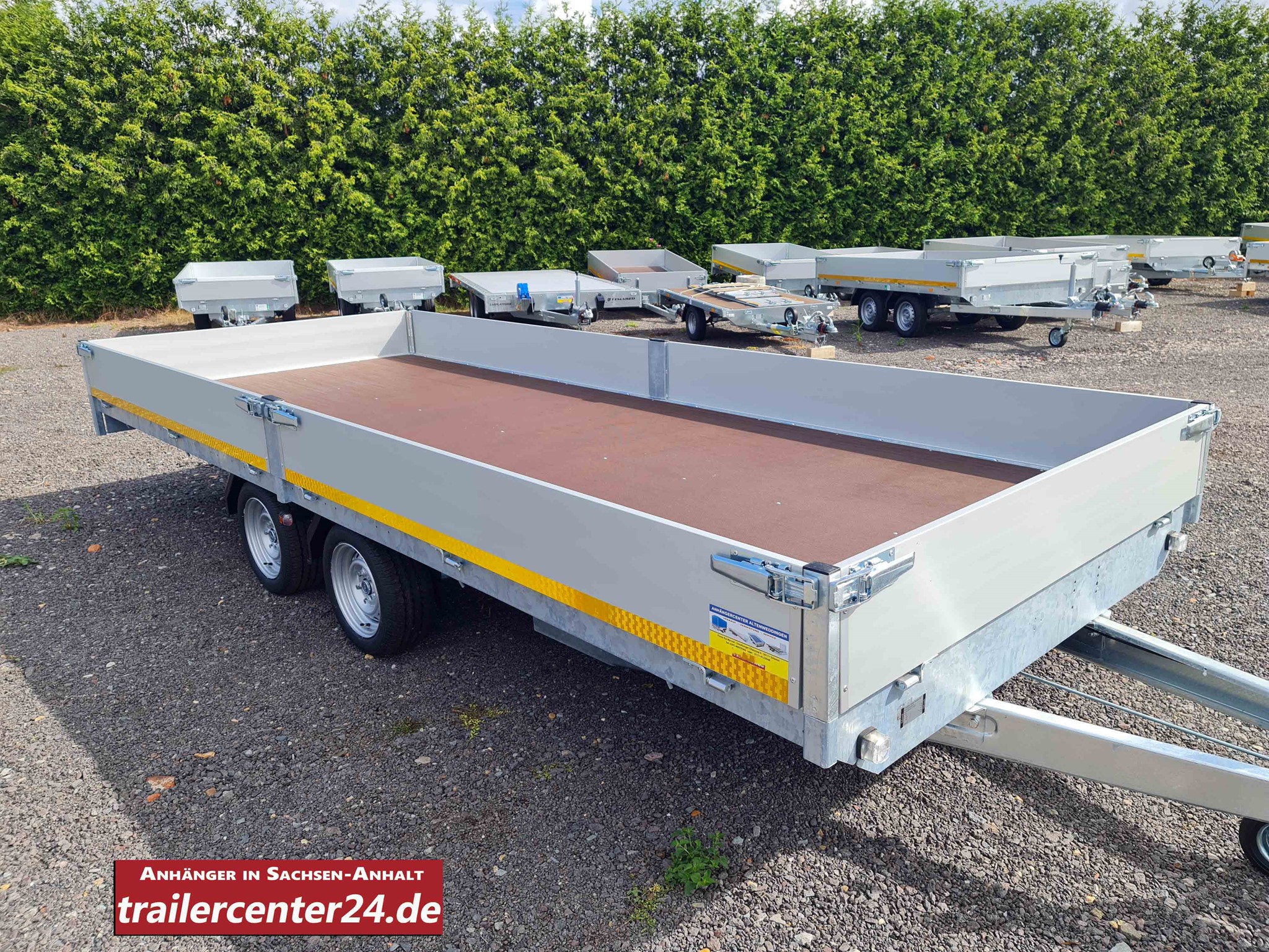 Bild von 3.5t - 5,5 x 2,2m Allzweckanhänger (optional Schienen, Winde..)
