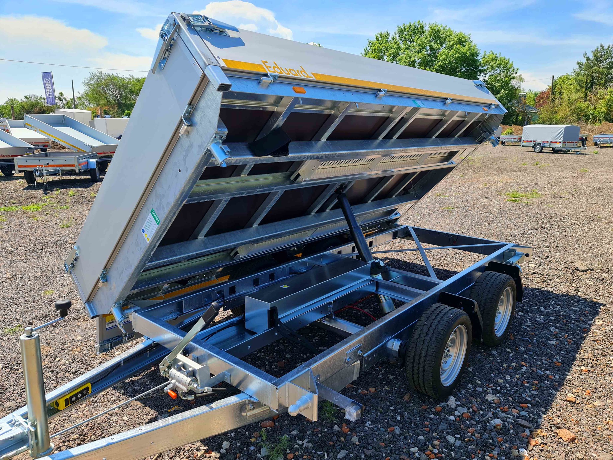 Bild von 3.0t - 3-Seiten-Kipper 3,30 x 1,80m