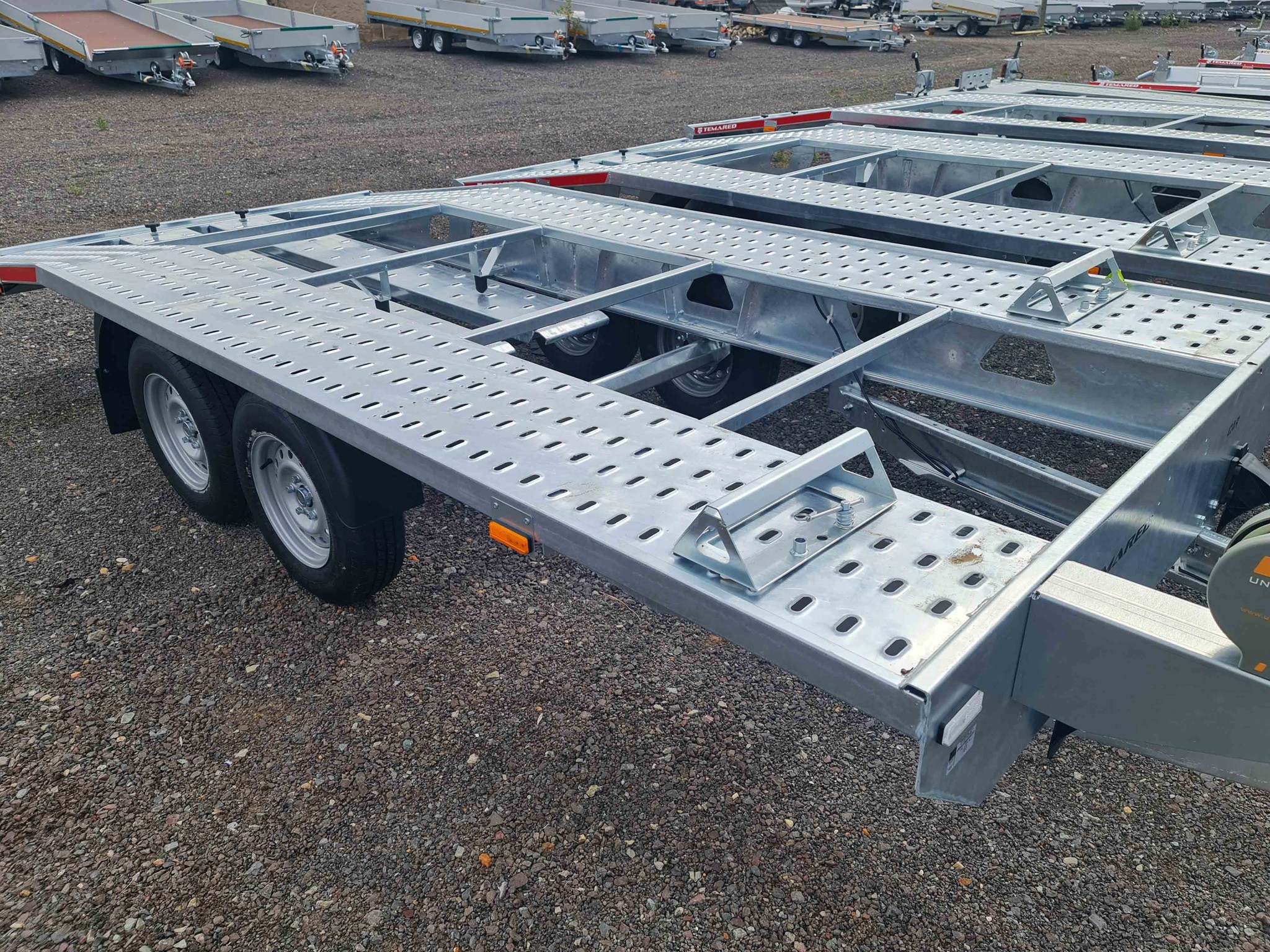 Bild von 3.5t Car Plus - 5,00 x 2,00m mit Schienen und Winde