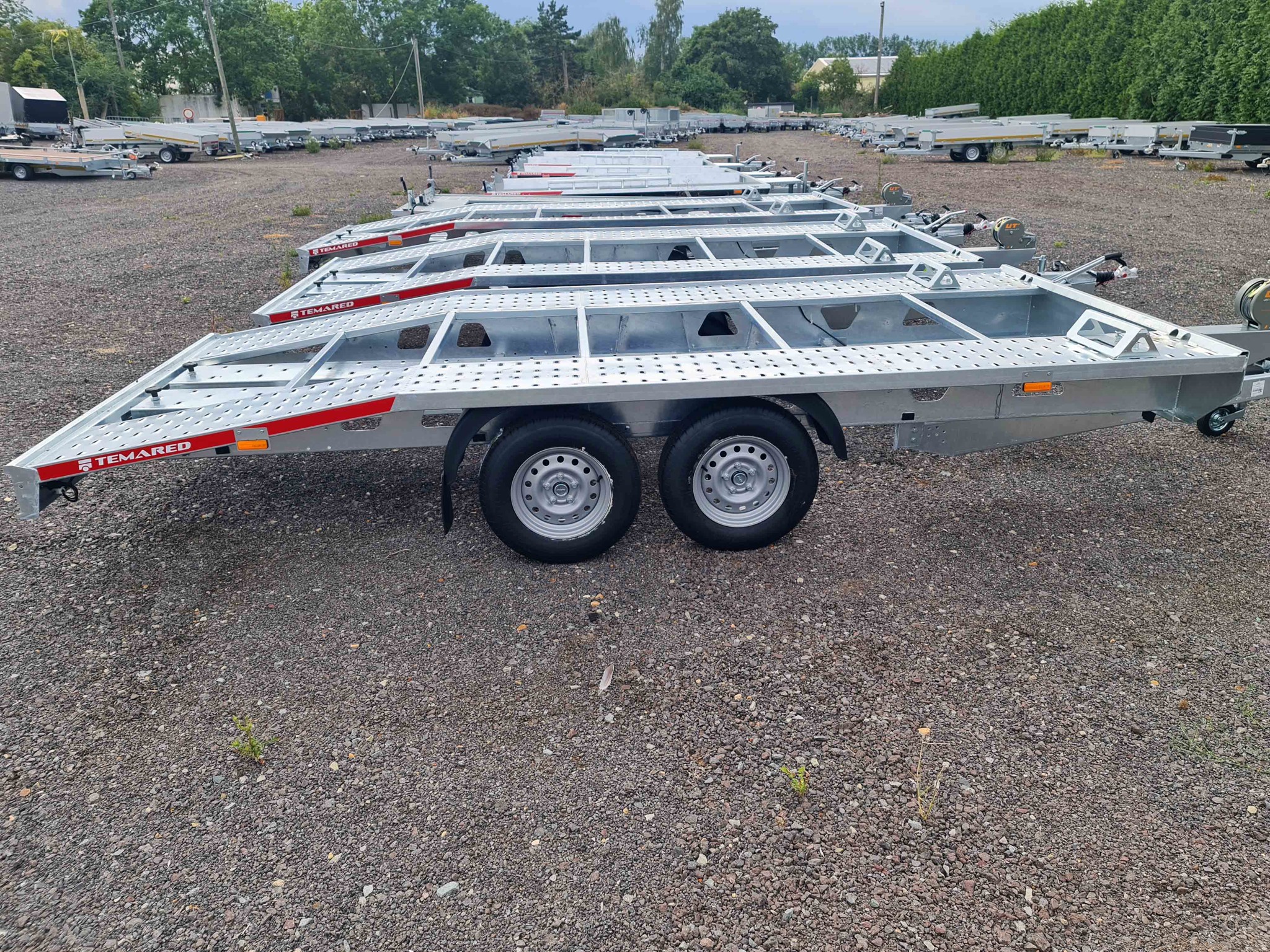 Bild von 3.0t Car Plus - 4,50 x 2,00m mit Schienen und Winde