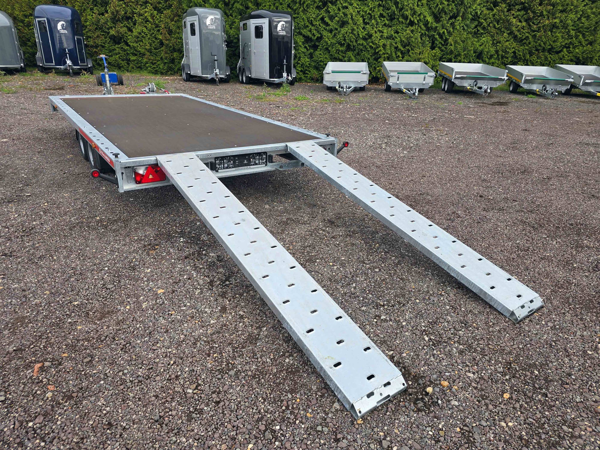 Bild von 3.0t - Carplattform 4,49 x 2,11m m. Schienen, Winde & Siebdruckplatte